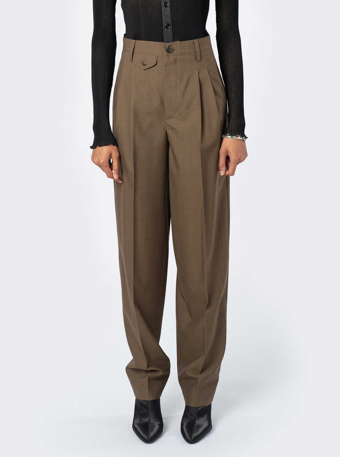 EMILYPANTCHESTNUTWOMENSFRONT. EMILYPANTCHESTNUTWOMENSFRONT.
